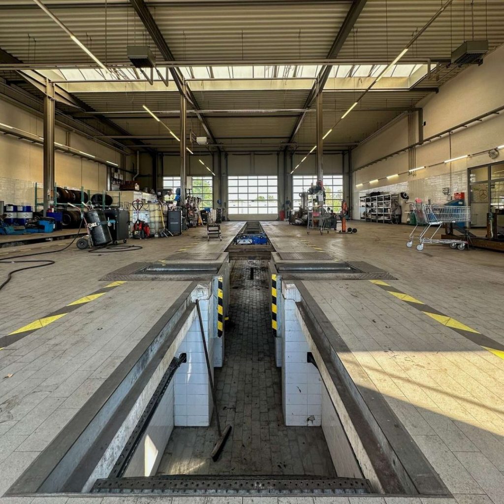 Werkstatt mit zwei Gruben