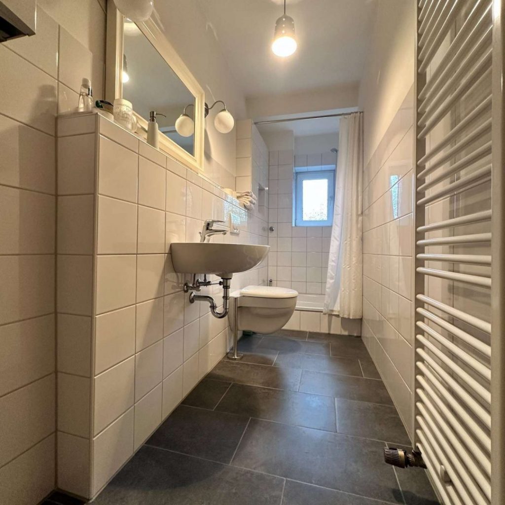 Badezimmer mit Dusche