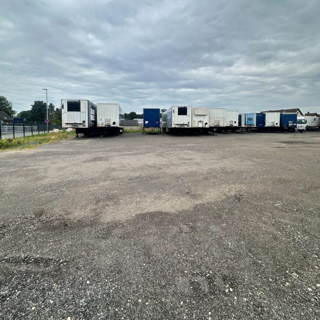 Eingezäunte Freifläche