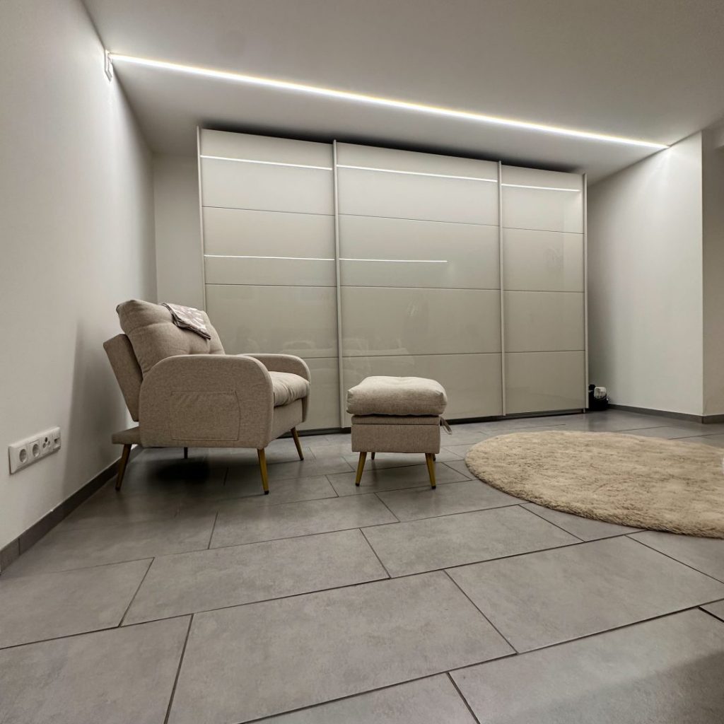 Kleiderschrank im Keller