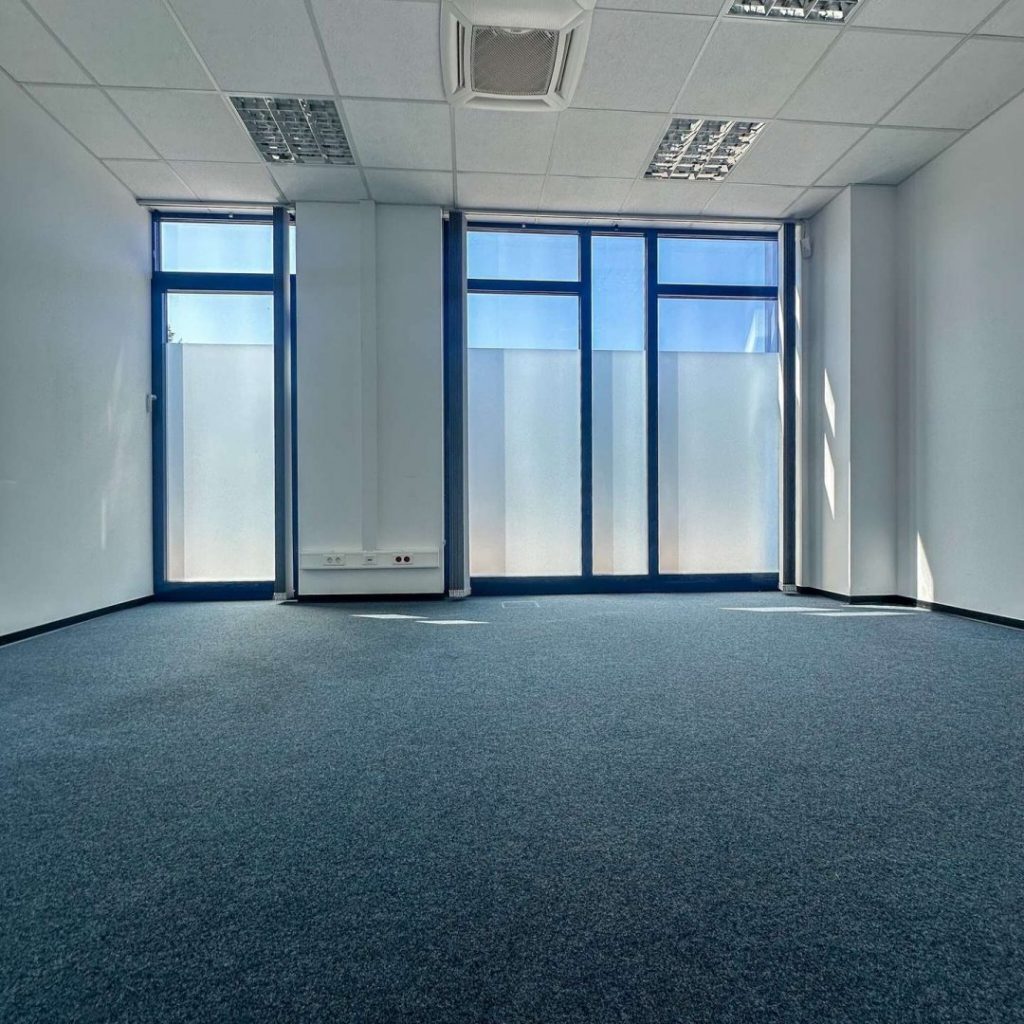 Büro im Erdgeschoss