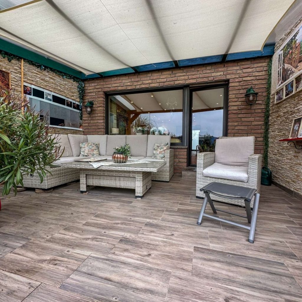 überdachte Terrasse