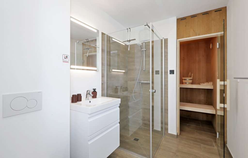 Dusche mit Sauna