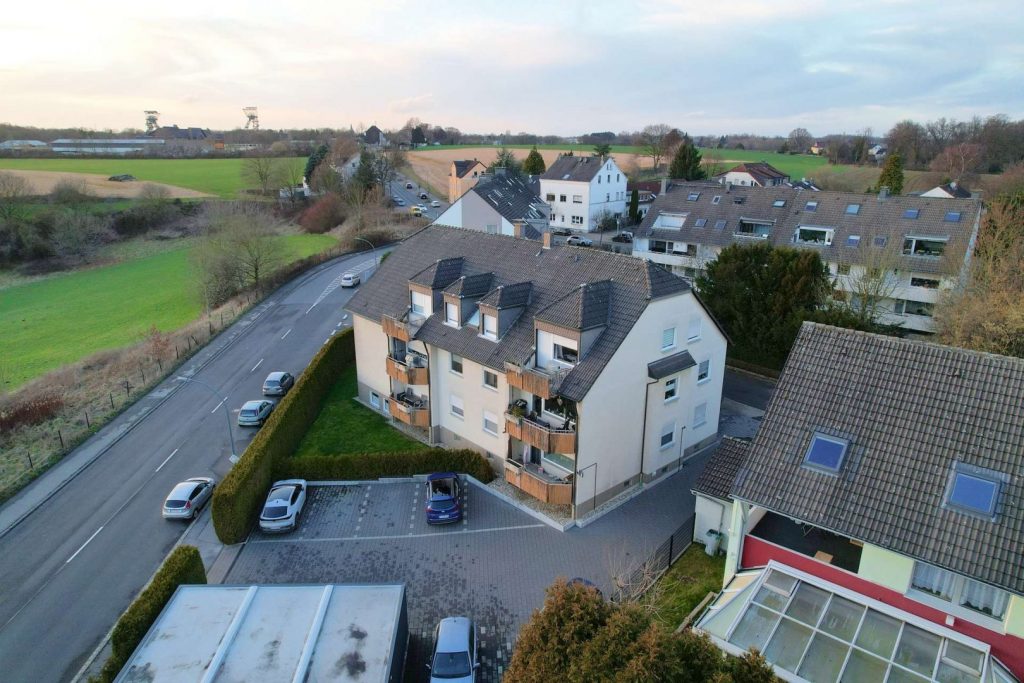 Blick auf Garagenhof