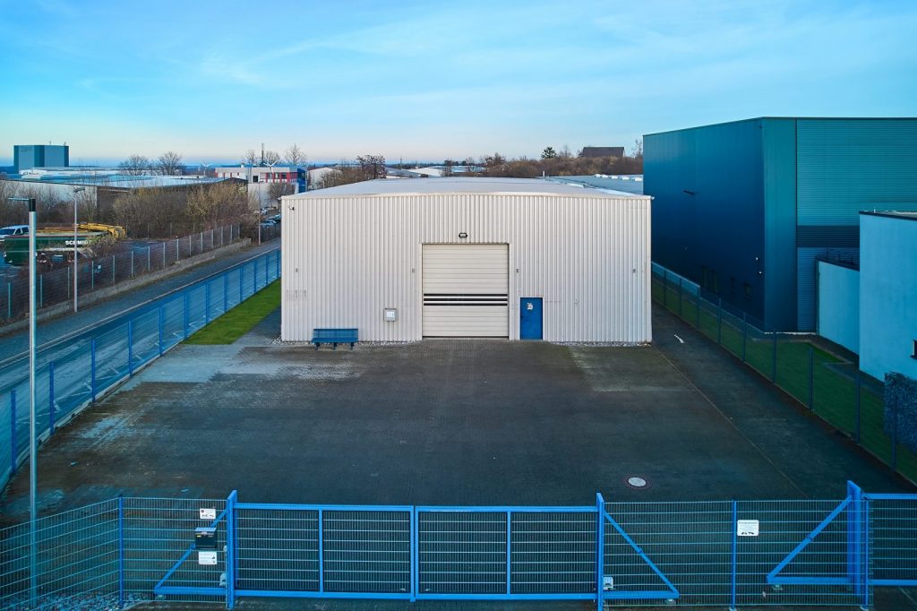 eingezäuntes Gelände