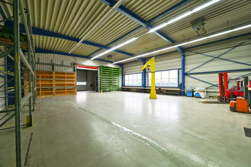 Blick zum Einfahrtstor